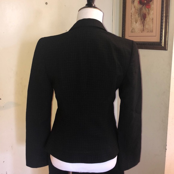 Sophisticated Armani exchange skirt suit. - Picture 4 of 6